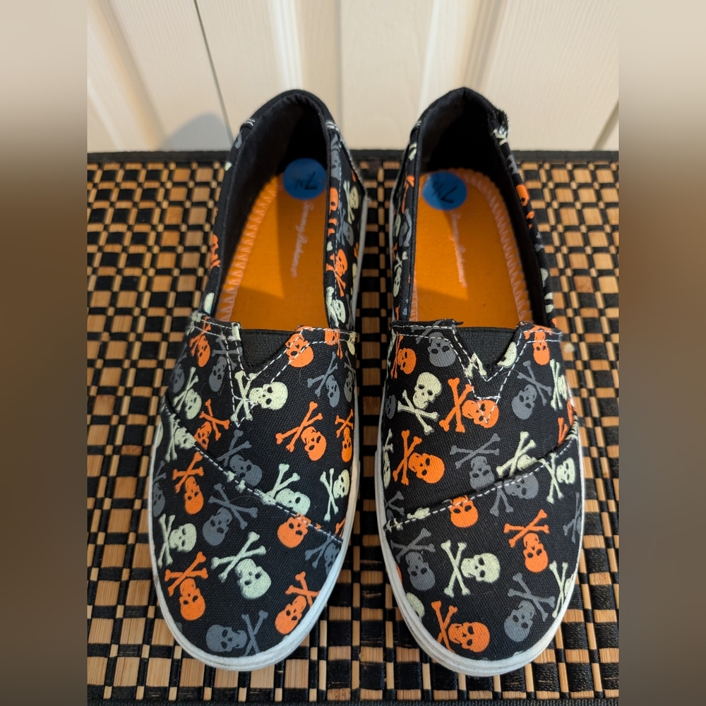 Tommy Bahama Skull And Crossbones Slip-on Shoe